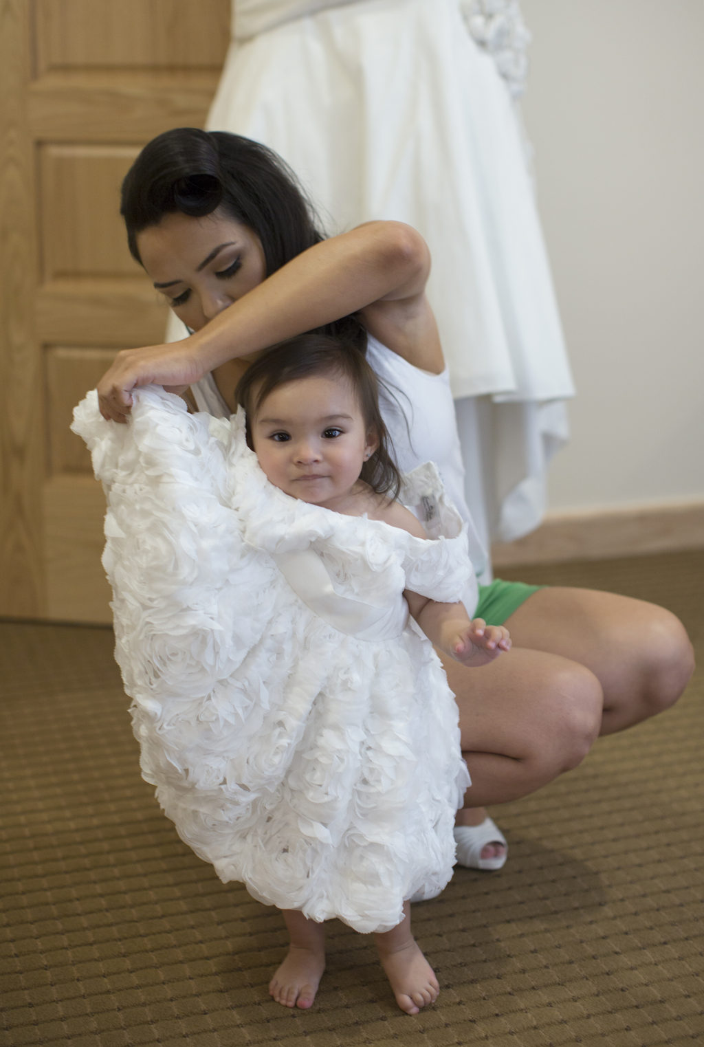 flower girl getting ready photos