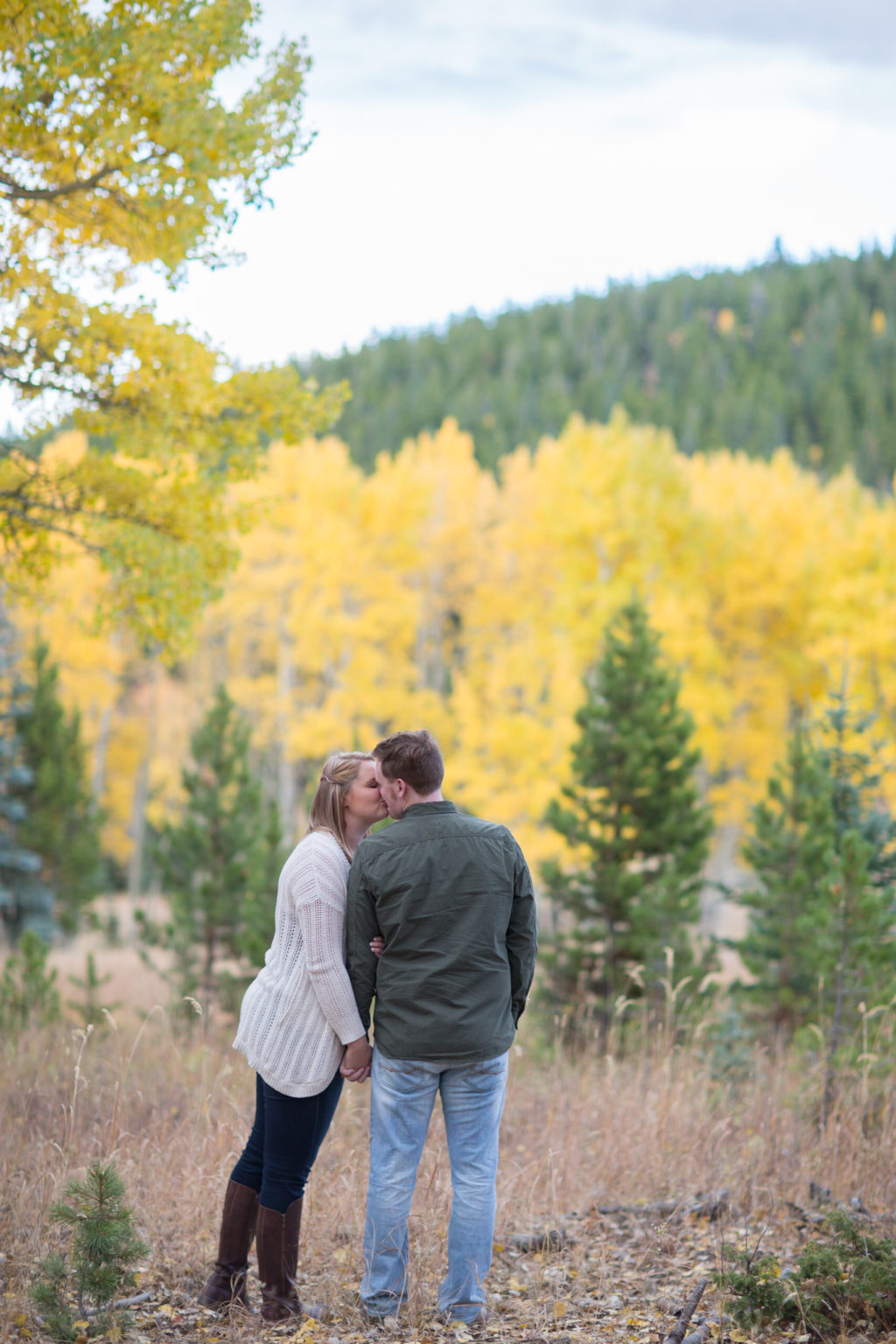 engagement photos in the fall