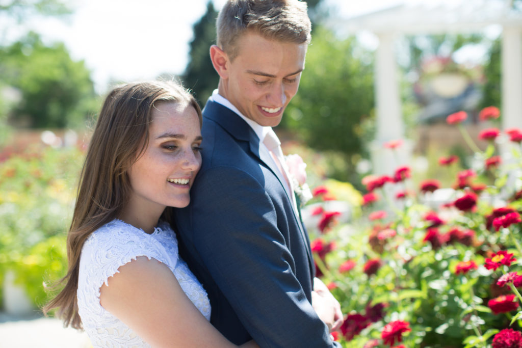 bride and groom poses