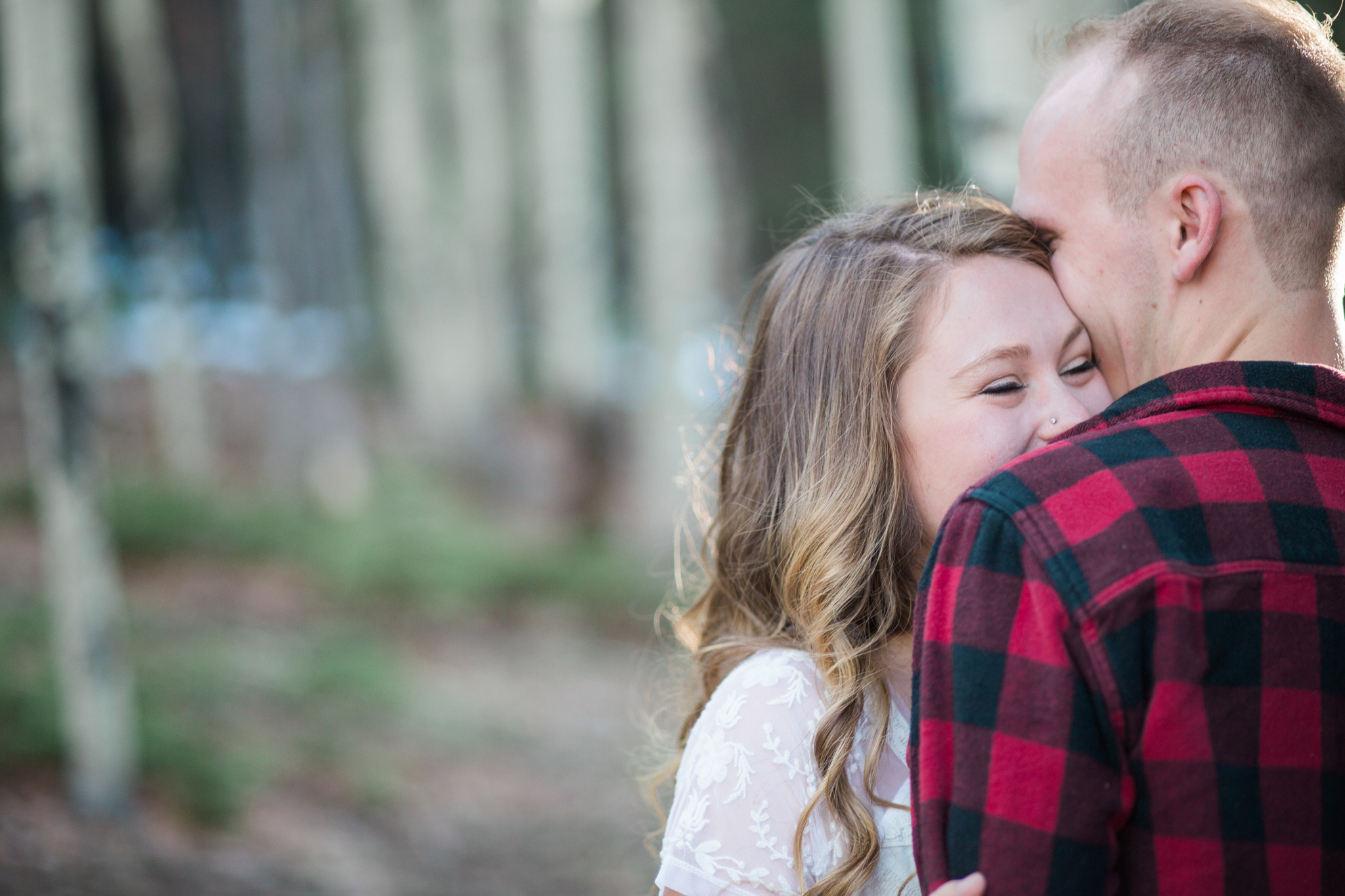tips for a successful engagement session in evergreen colorado amongst aspen trees