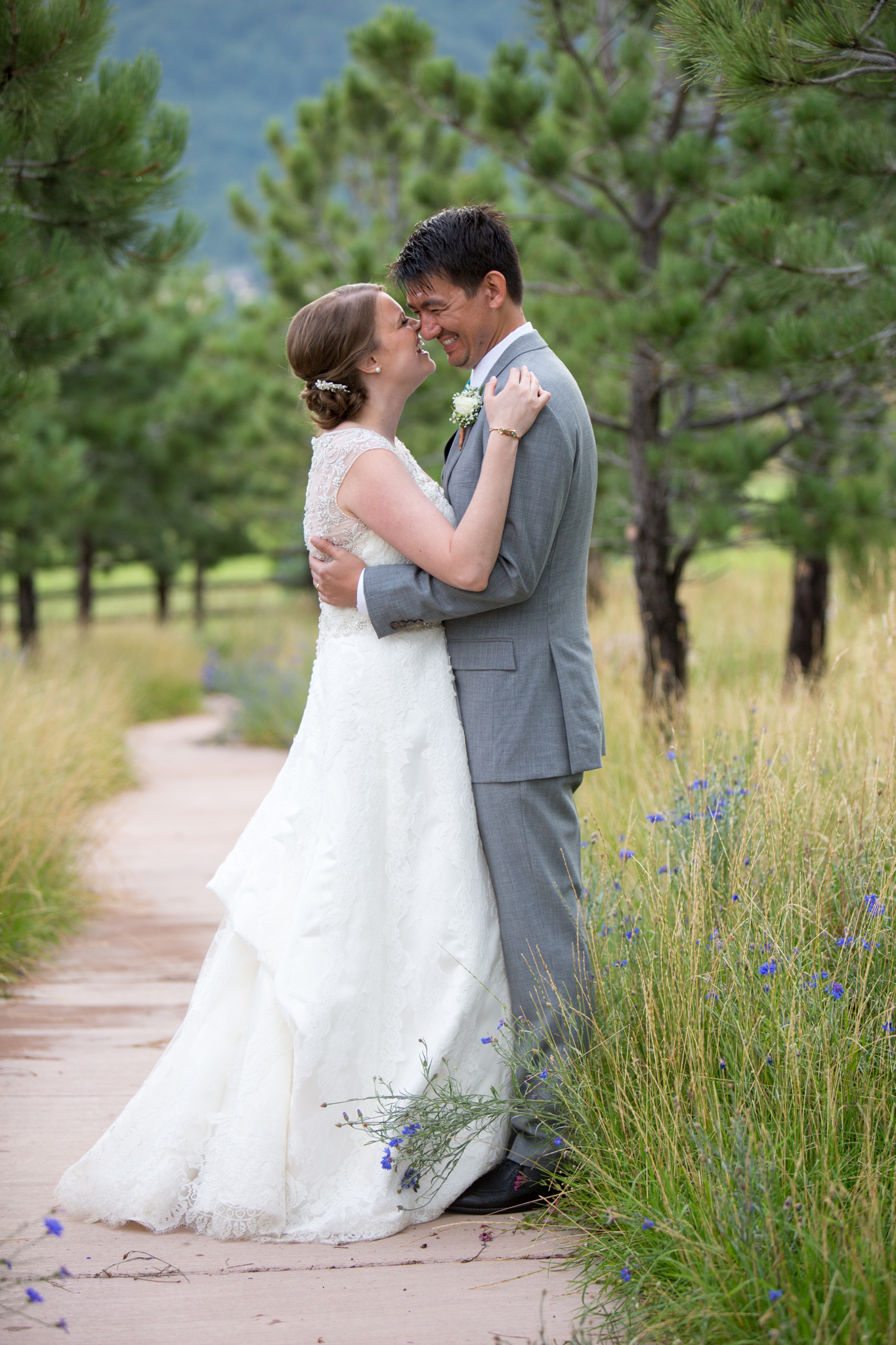 wedding day tips Candid photo of bride and groom at spruce mountain ranch 